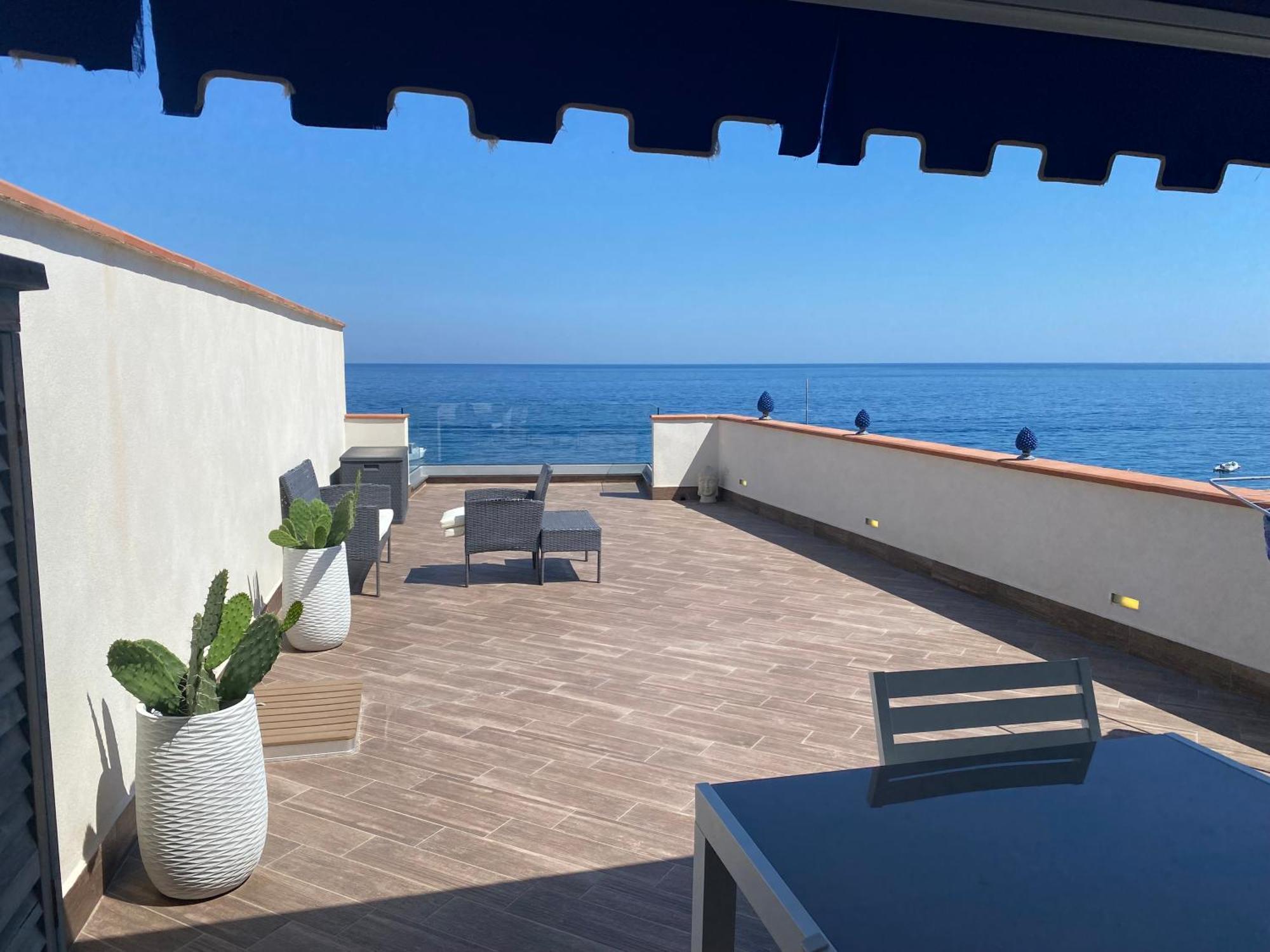 Beach Penthouse Marisol 2Floors, Central Letojanni Exterior foto